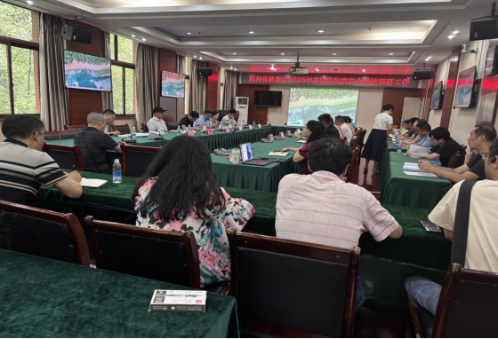 省教育厅2025年高校实验室安全进校调研工作专家组莅临我校开...